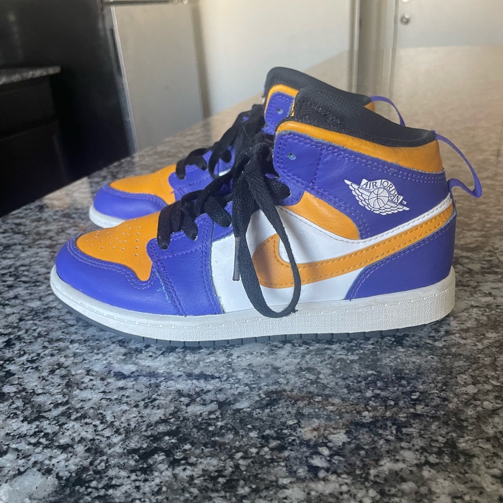 Kids 1 Mid Nike Sneakers